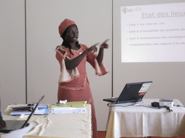 Dorothée Danédjo presenting her topic "Sortir les entreprises distributrices des produits internet de la pseudo-communication au Cameroun"